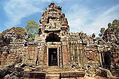 Ta Som temple - gopura of the first enclosure